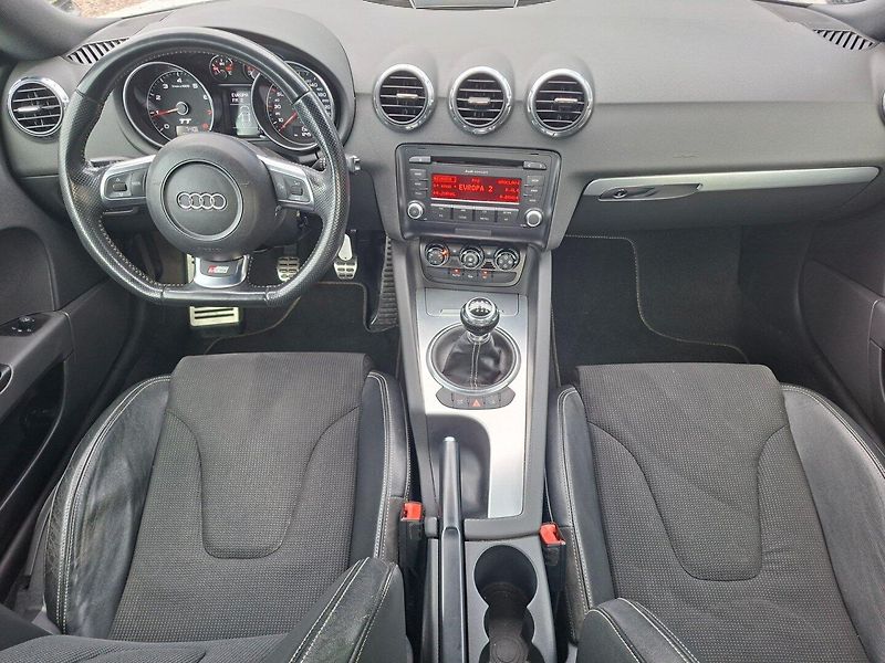 Audi TT (2009) 1.8TFSI 118kW MAN S-LINE - fotka 11 z 29