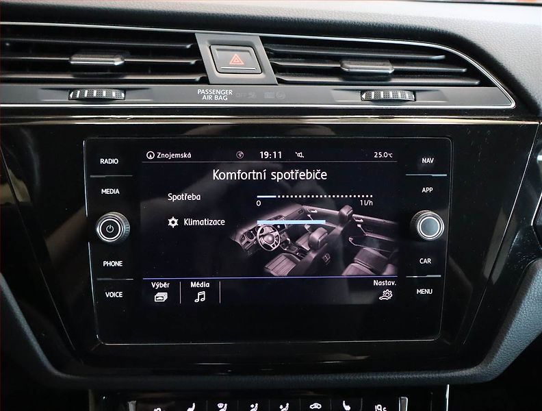 Volkswagen Touran (2017) 2.0 TDI, Automat, Navi - fotka 20 z 29