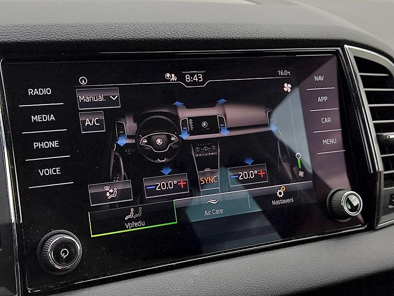 Škoda Karoq (2021) Ambition 2,0 Tdi 85 kw DSG - fotka 13 z 36