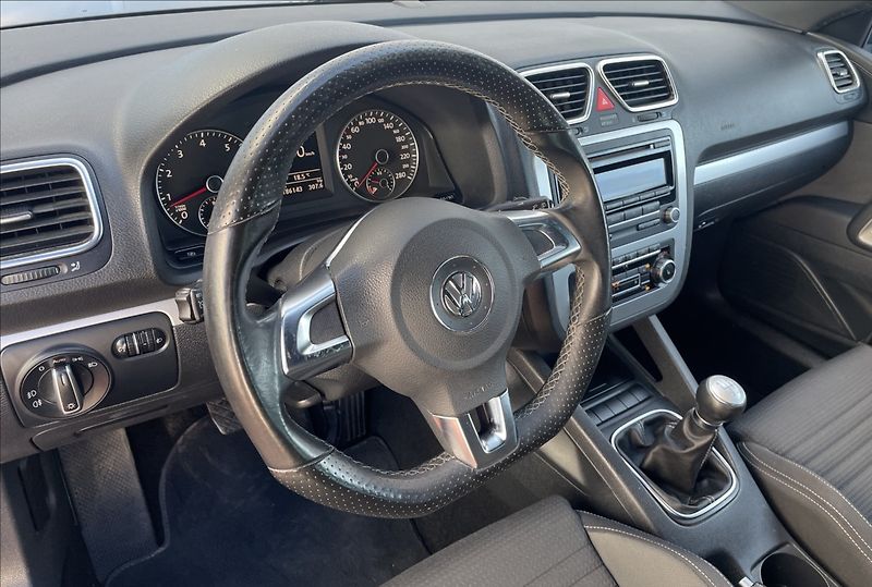 Volkswagen Scirocco 1,4 TSi,90kW,SPORT,serv.kn.,ST - fotka 12 z 23