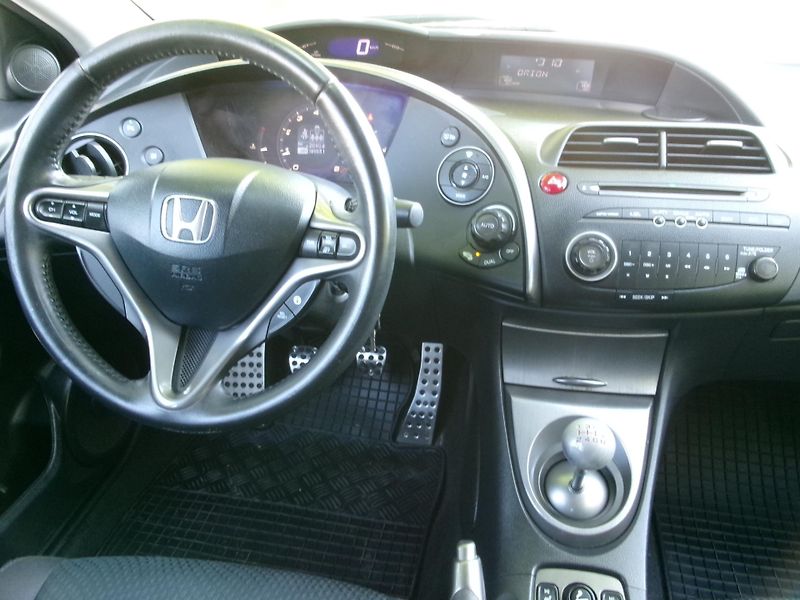 Honda Civic (2009) 1,8 VTEC PANORAMA ČR - fotka 18 z 23