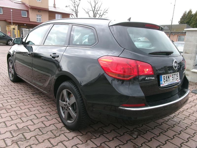 Opel Astra 1,6 CDTi NAVI AUTOKLIMA  - fotka 5 z 29