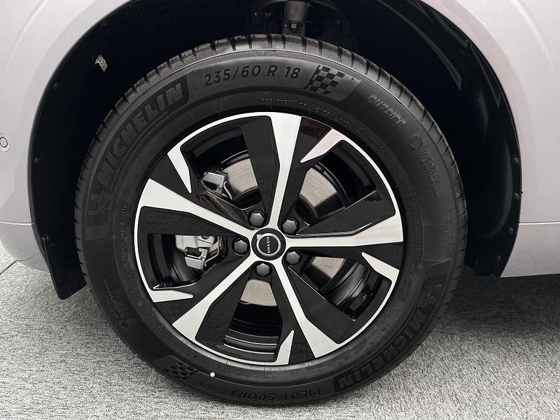 Volvo XC60 (2026) B5 AWD AUT CORE - fotka 17 z 22