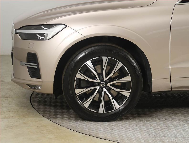 Volvo XC60 (2023) B4 AWD - fotka 15 z 27