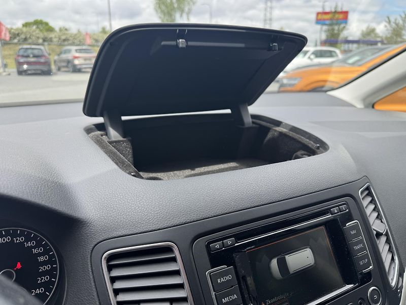 Seat Alhambra (2014) 2.0TDi MAN Style,7míst, tažné  - fotka 46 z 51