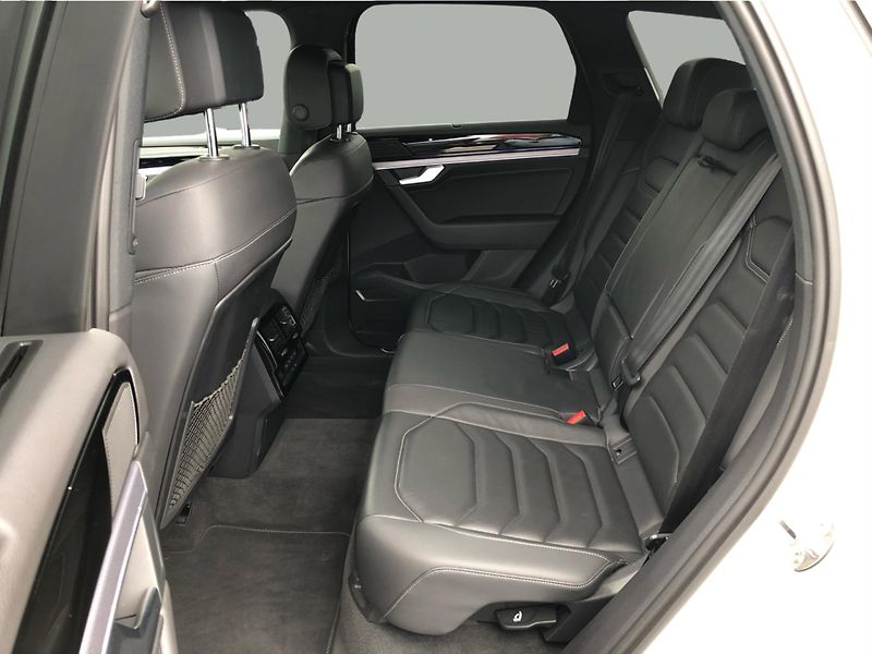 Volkswagen Touareg 3.0 TDI R-Line - fotka 12 z 30