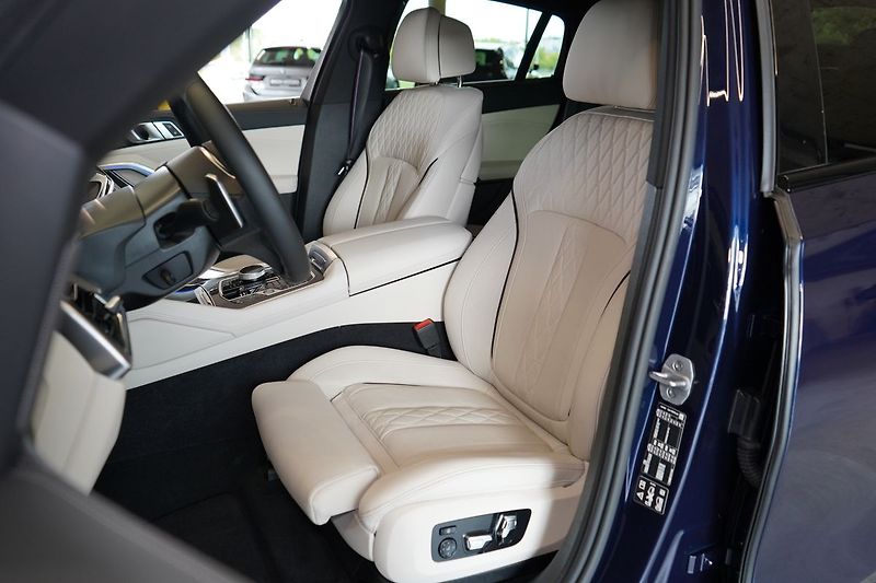 BMW X6 30d xDrive, Vzudch, Masáž - fotka 19 z 47