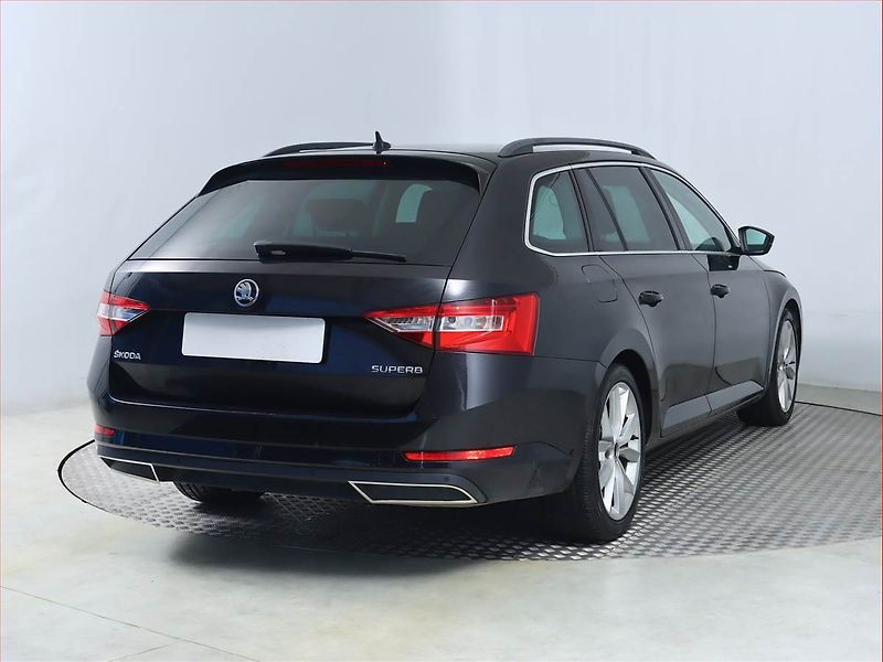 Škoda Superb (2016) Ambition 2.0 TDI, Navi - fotka 5 z 16