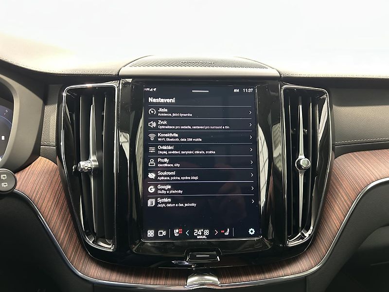 Volvo XC60 2.0  B4 4x4 ULTIMATE - fotka 30 z 33