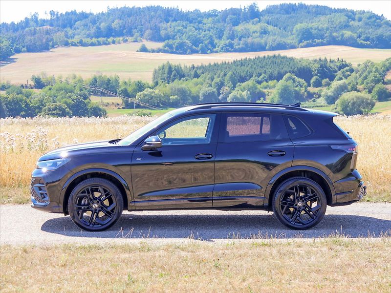Volkswagen Tiguan 2,0 TDI 142kW DSG R-Line DPH - fotka 4 z 38