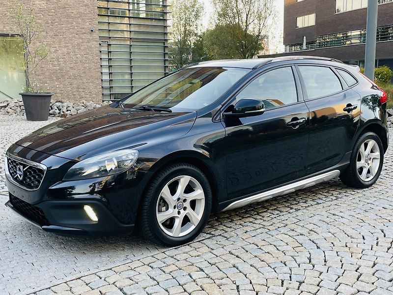 Volvo V40 2.0D3 MANUÁL CROSS SERVISKA  - fotka 6 z 43