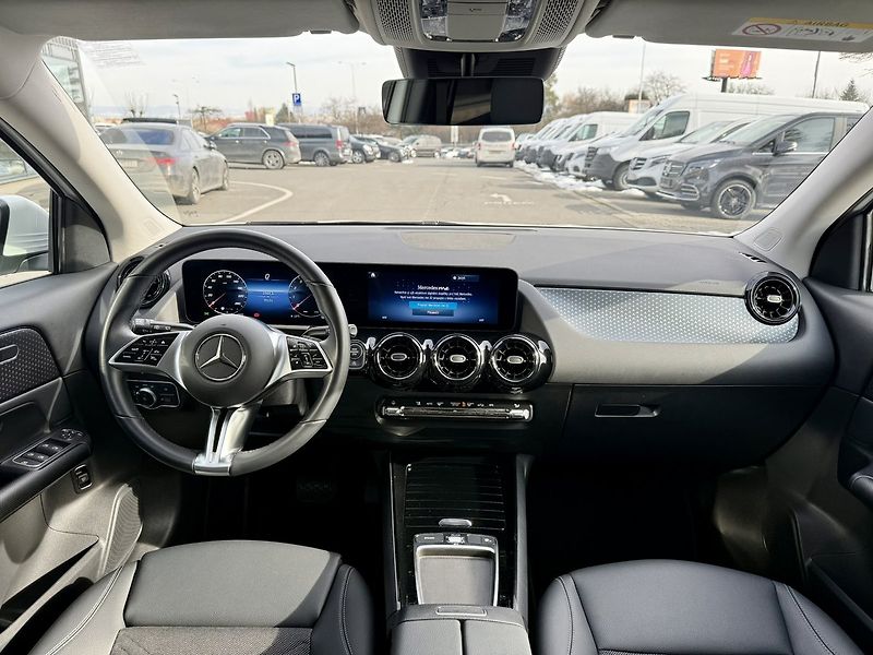 Mercedes-Benz GLA (2025) 220 4MATIC - fotka 16 z 40