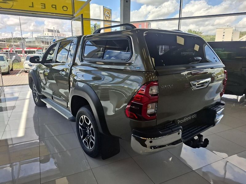 Toyota Hilux 2.8D-4D 150KW EXecutive AT 202 - fotka 4 z 14