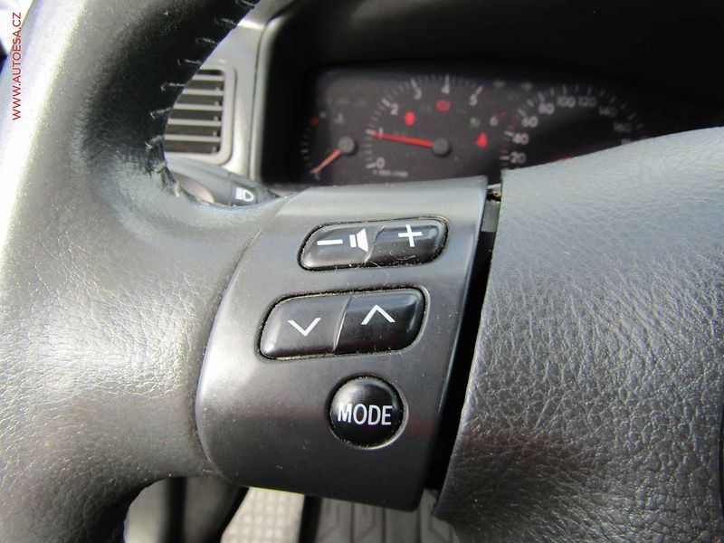Toyota Corolla (2006) 2.0 D-4D, AC, park.čidla - fotka 14 z 18