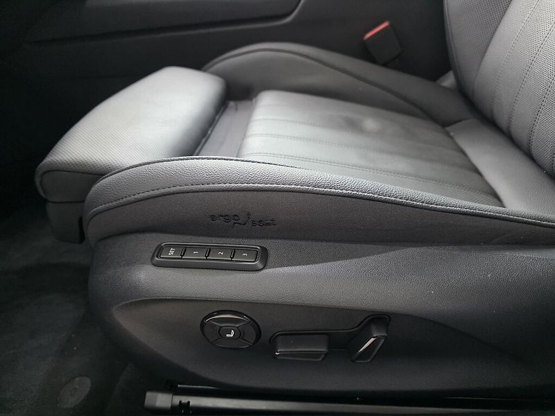 Škoda Superb Combi DSG 4M 2,0TDi 142kW L&K - fotka 18 z 28