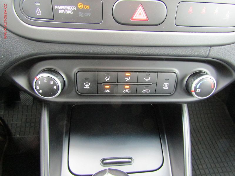 Kia Carens (2017) 1.6i, ČR, servis.kniha, AC - fotka 16 z 20