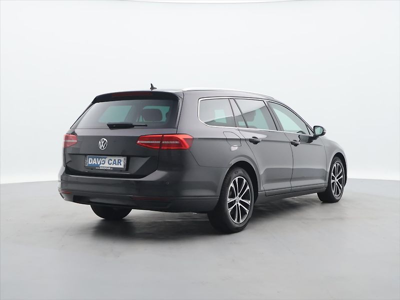 Volkswagen Passat 2,0 TDI 110kW DSG LED 1.Maj - fotka 7 z 31