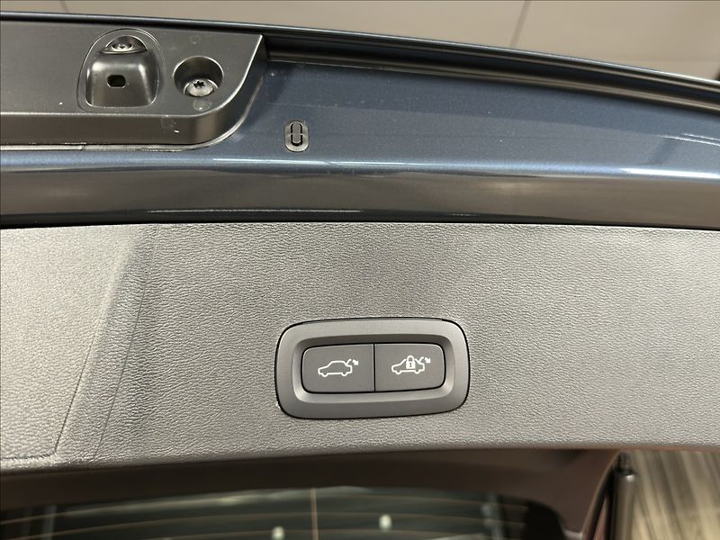 Volvo XC40 (2026) 2,0 B4  Plus - fotka 17 z 29