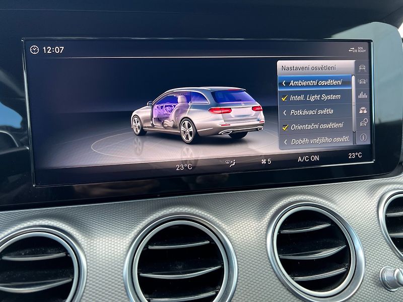 Mercedes-Benz Třídy E (2018) 2.0d AMG-line! Navi! Tažné! - fotka 36 z 42