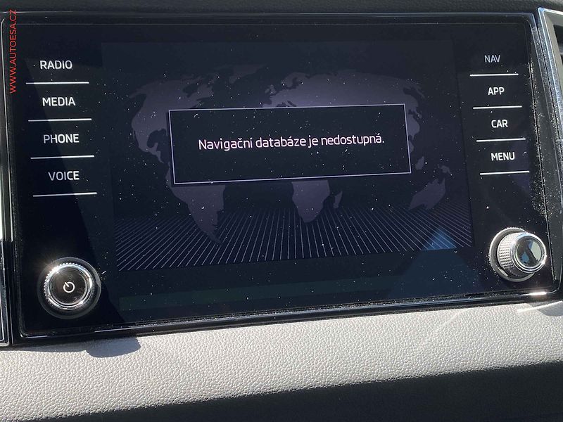 Škoda Karoq (2018) 1.0 TSi, Style, LED, kamera - fotka 16 z 18