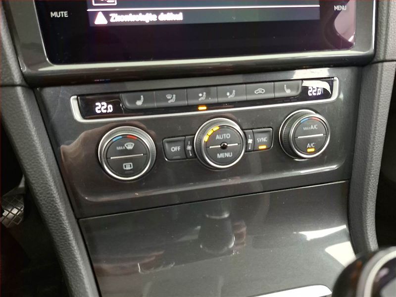 Volkswagen Golf (2018) 1.0 TSI, Tempomat - fotka 15 z 19