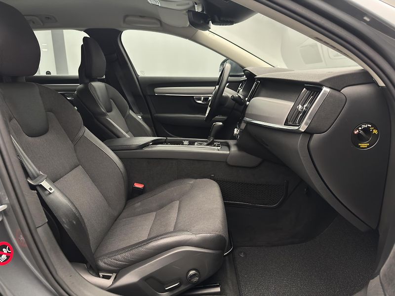 Volvo V90 D4 MOMENTUM PRO  - fotka 22 z 52