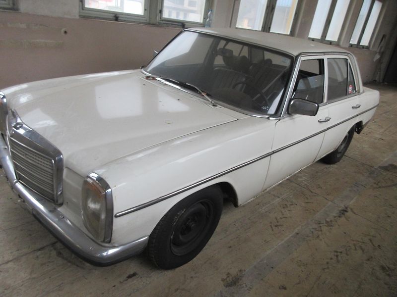 Mercedes-Benz 115 (1975) - fotka 2 z 16