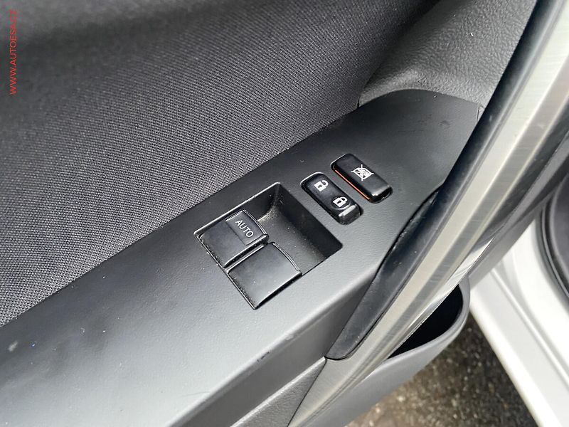 Toyota Auris (2014) 1.6, +kola - fotka 12 z 18