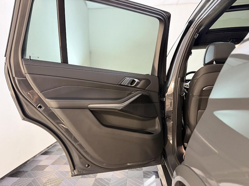 BMW X7 BMW X7 xDrive40d M-Sport  - fotka 27 z 50