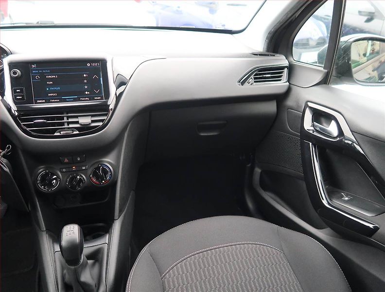 Peugeot 208 (2019) Active 1.2 PureTech - fotka 8 z 15