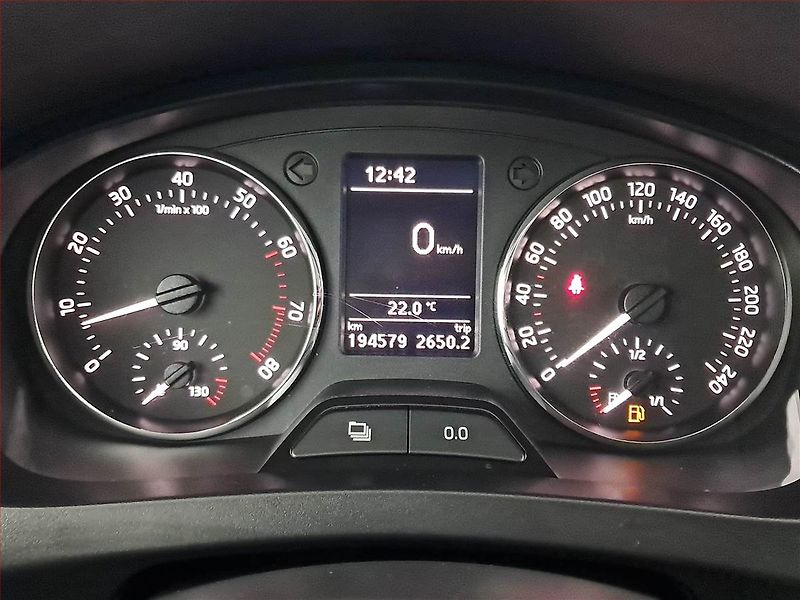 Škoda Rapid (2013) 1.2 TSI, Tempomat - fotka 11 z 16