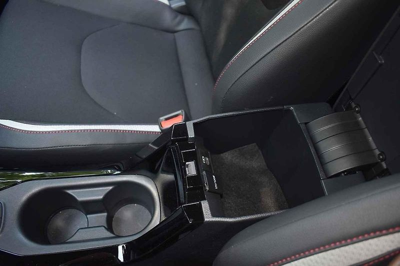 Modernizovaná Toyota Corolla TS se dobře cítí i na venkovských silnicích
