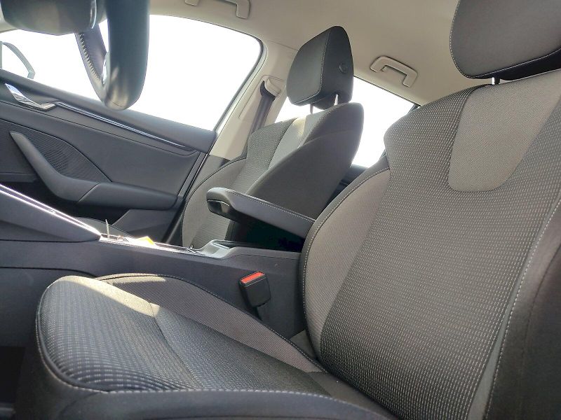 Škoda Octavia (2023) Combi Ambition Plus 2,0 Tdi 11 - fotka 20 z 33