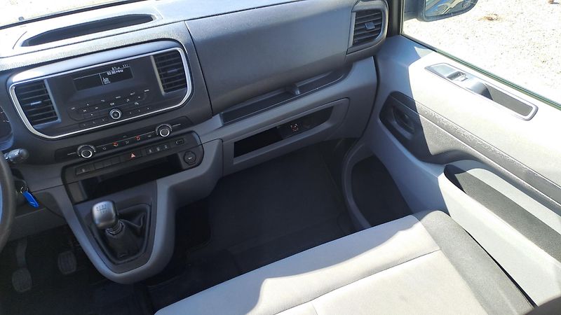 Citroën Jumpy XL 1.5 BlueHDi 120 S&S 9 míst - fotka 17 z 26