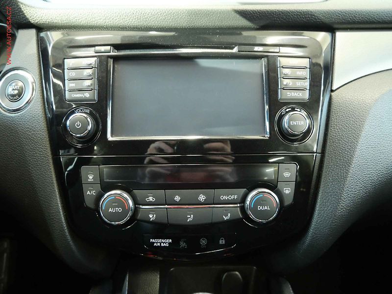Nissan Qashqai (2017) 1.6dCi, ČR, Tekna, AT, panor - fotka 14 z 23