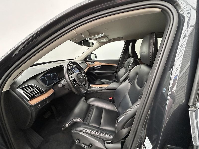 Volvo XC90 2.0 D5 4x4 Inscription - fotka 11 z 35