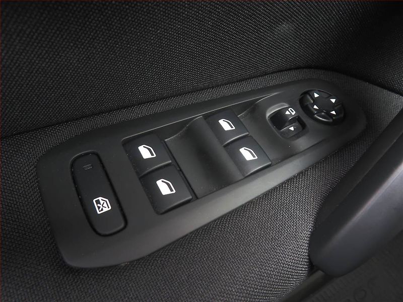 Peugeot 308 (2017) 1.2 PureTech, Serv.kniha, Navi - fotka 15 z 15