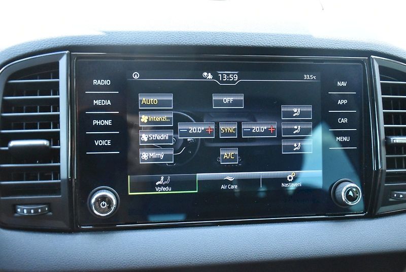 Škoda Karoq (2024) Selection 1.5 TSI 110kW - fotka 21 z 34