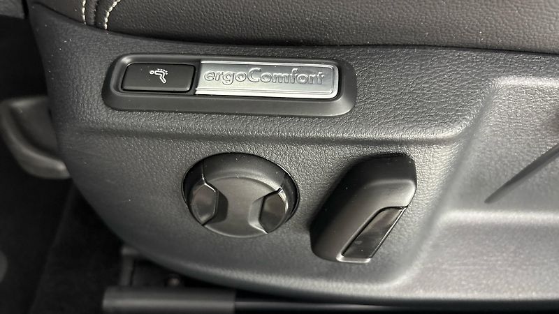 Volkswagen Passat 2.0 TDI DSG Elegance Variant - fotka 21 z 26