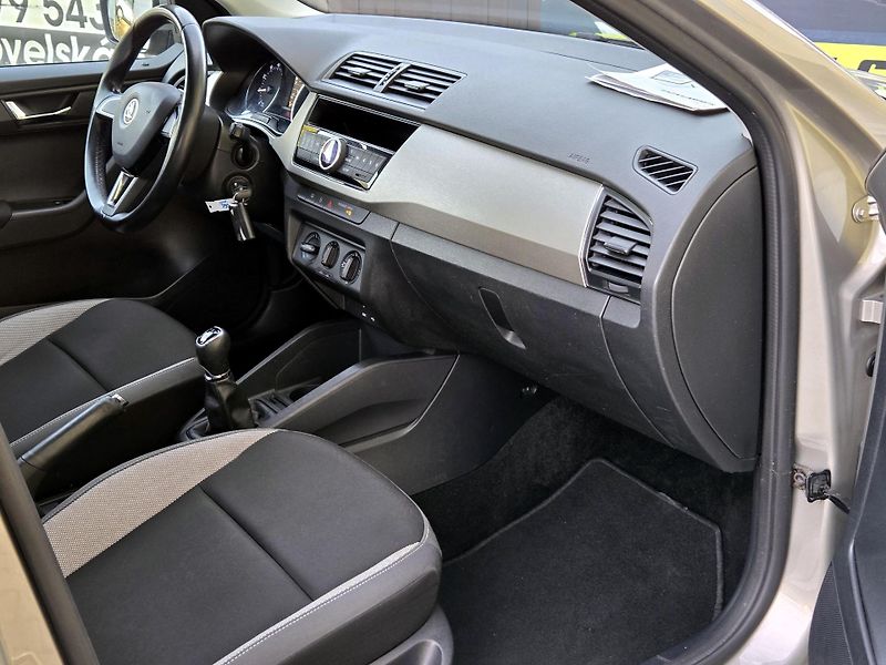 Škoda Fabia PANORAMA,SERV.KNÍŽKA 1.MAJ   - fotka 22 z 42