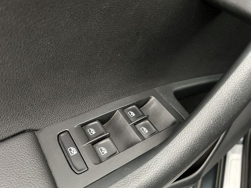 Škoda Octavia 2.0 TSI RS - fotka 31 z 35