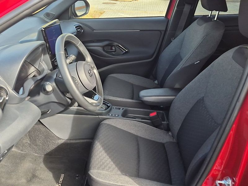 Toyota Yaris Cross 1.5HEV FWD Style 96kW - fotka 11 z 27