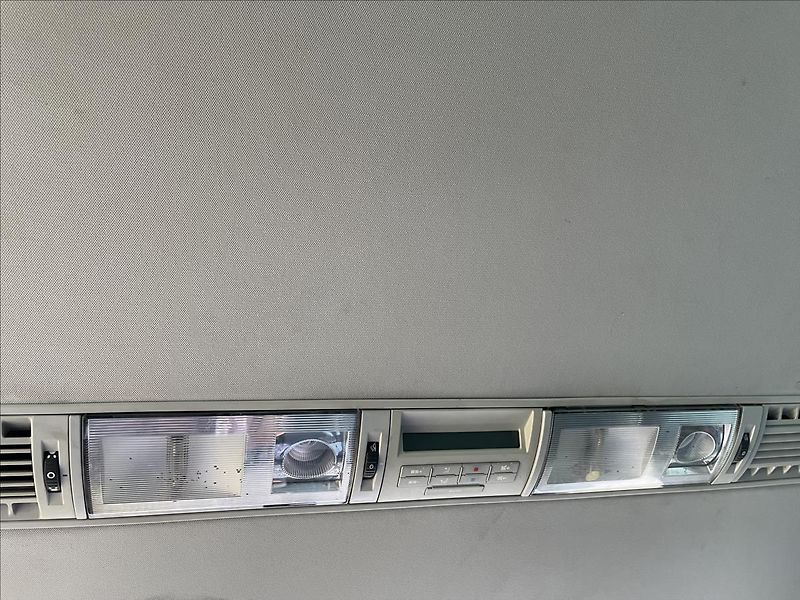 Volkswagen Multivan 2,5 TDI 95kW*tažné*aut. klima* - fotka 28 z 40