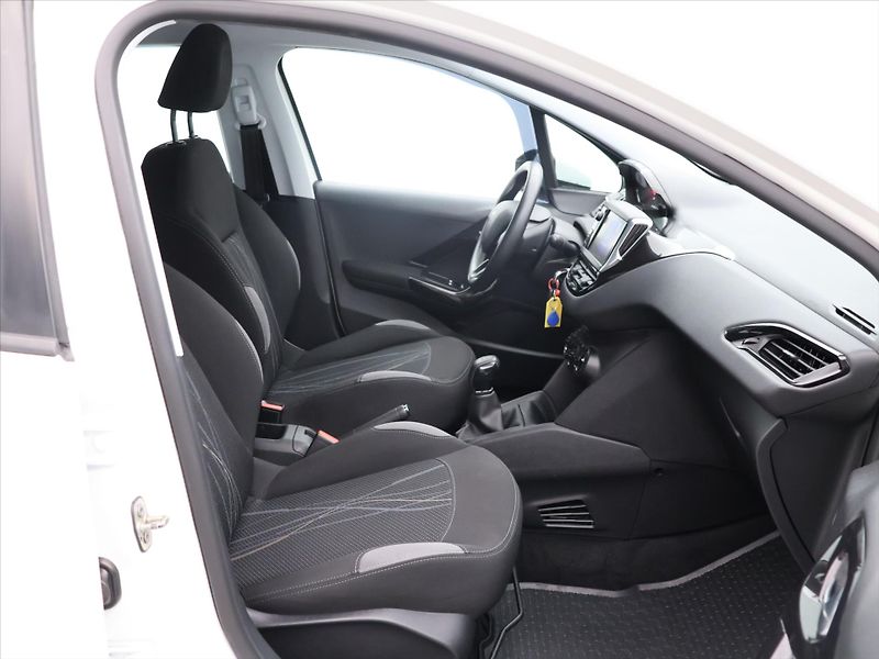 Peugeot 208 1,0 i 50kW Klimatizace - fotka 17 z 25