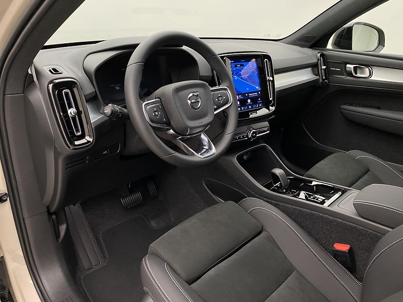 Volvo XC40 (2026) B3 AUT DARK ULTRA  - fotka 23 z 61