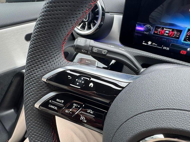 Mercedes-Benz Třídy A A 250 e AMG Premium paket demo - fotka 16 z 33