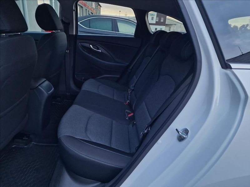 Hyundai i30 1.0 T-Gdi Family Smart Kombi - fotka 17 z 50