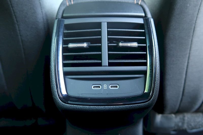 Škoda Kamiq (2023) Style 1,0 TSi/81 kW - fotka 18 z 33