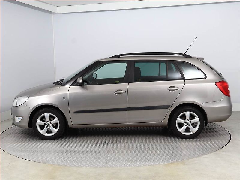 Škoda Fabia (2010) Ambition Plus 1.2 TSI - fotka 3 z 13