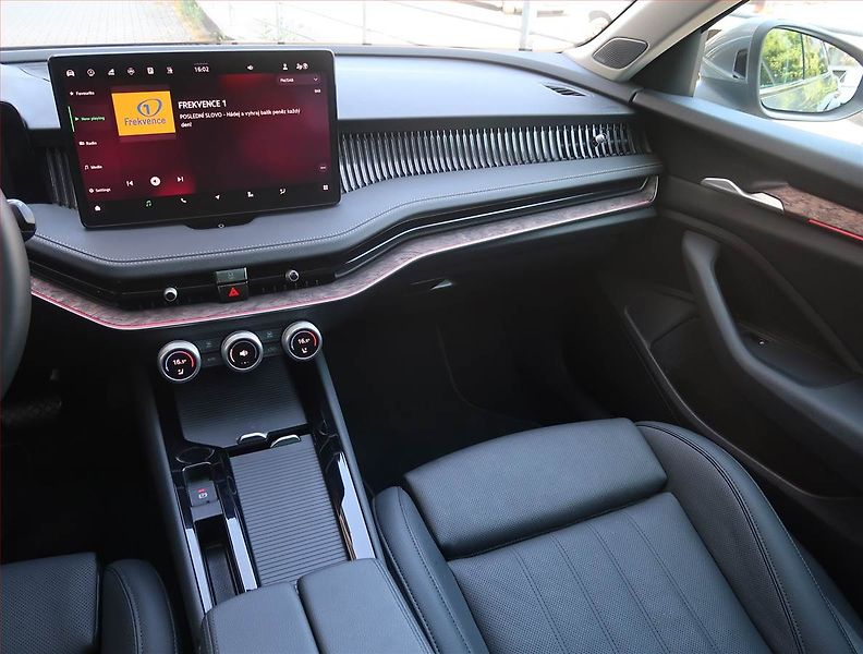 Škoda Superb (2025) 2.0 TSI - fotka 8 z 28